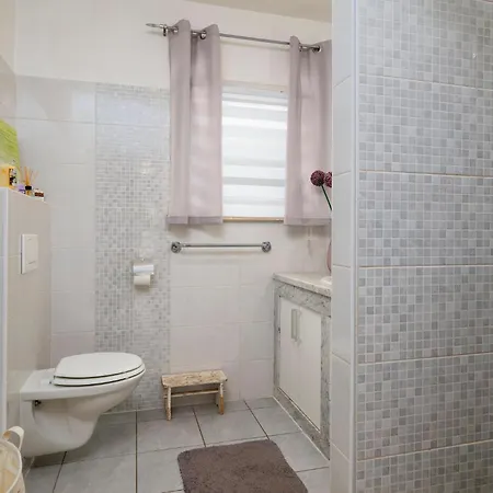 Amazing In With Jacuzzi Holiday home