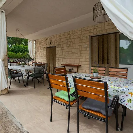 Amazing In With Jacuzzi Holiday home