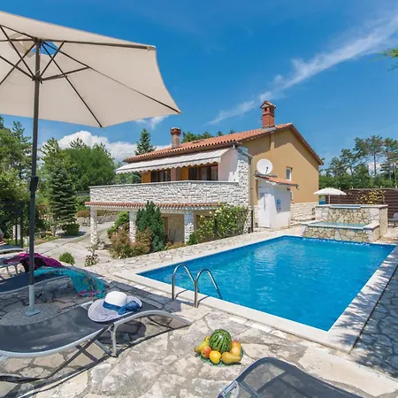 Holiday home Amazing In With Jacuzzi